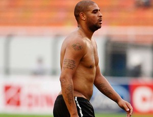 Adriano saida corinthians (Foto: Marcos Ribolli / Globoesporte.com)