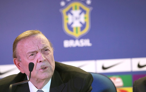 José Maria Marin durante coletiva da CBF (Foto: Mowa Press)