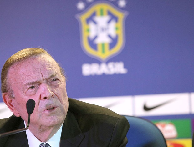 José Maria Marin durante coletiva da CBF (Foto: Mowa Press)