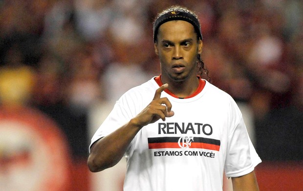 Ronaldinho Gaúcho Flamengo camisa Renato (Foto: Alexandre Loureiro / VIPCOMM)