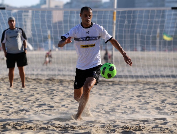 Madjer Botafogo futebol de areia (Foto: Fernando Soutello/AGIF)