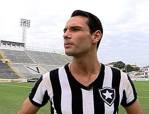 Rodrigo Santoro atuando como Heleno de Freitas, ex-jogador do Botafogo (Foto: Reprodução)