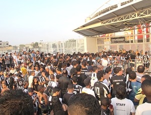 Torcedores Botafogo entrada Engenhão (Foto: Thiago Fernandes / Globoesporte.com)