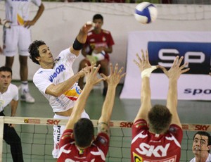 Lorena, do Vôlei Futuro, durante jogo contra o Florianópolis pela Superliga Masculina (Foto: Cristiano Andujar/Vipcomm)