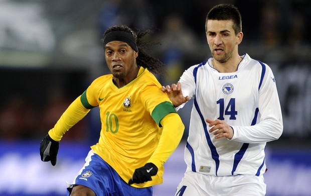 ronaldinho gaúcho brasil x bósnia (Foto: AFP)