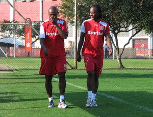 Kleber e Andrezinho, do Inter (Foto: Alexandre Alliatti / Globoesporte.com)