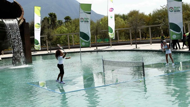 Tênis serena williams gisela dulko jogo exibição monterrey méxico  (Foto: JORGE MARTINEZ / MEXSPORT / AFP)