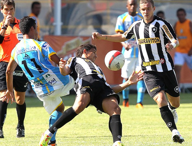 Elkeson do Botafogo no jogo contra o Macaé (Foto: Satiro Sodré / Divulgação Agif)