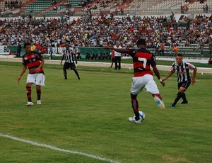 Botafogo-PB venceu por 4 a 3 o clássico contra o Campinense, neste domingo, no Almeidão (Foto: João Neto)