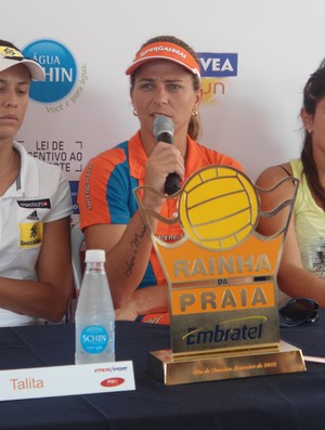 Larissa na coletiva do Rainha da Praia 2012 (Foto: Amanda Kestelman/GLOBOESPORTE.COM)