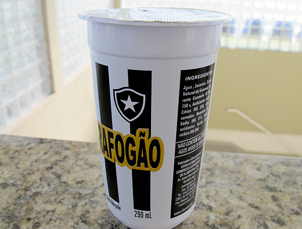 bebida lançada pelo patrocinador do Botafogo (Foto: Thales Soares / Globoesporte.com)