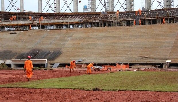 Estádio Nacional de Brasília com gramado (Foto: Fifa.com)