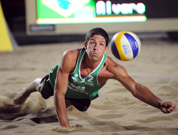 Álvaro vôlei de praia (Foto: Maurício Kaye/CBV)