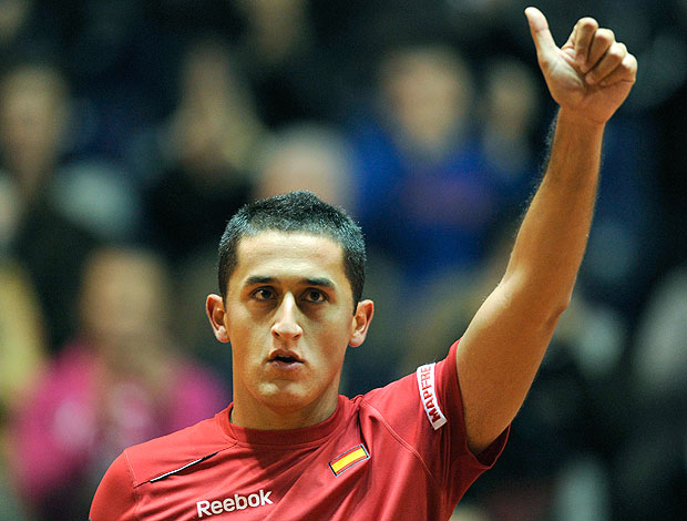 Nicolas Almagro comemora vitória da Espanha na Copa Davis (Foto: Reuters)