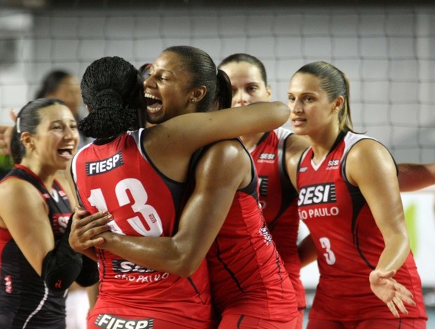 Sesi comemoração Superliga vôlei (Foto: Alexandre Arruda/CBV)