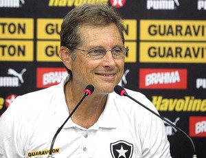 Oswaldo de Oliveira no treino do Botafogo (Foto: Satiro Sodré / Divulgação Agif)