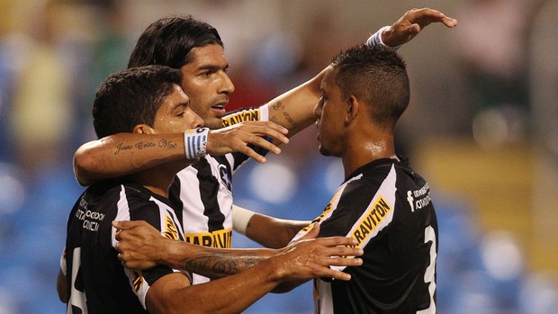 loco abreu botafogo x olaria (Foto: Fernando Soutello/AGIF)