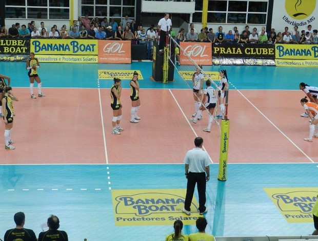 Praia Clube derrota o Minas no returno da Superliga 2011/2012 (Foto: Flávio Cortez / GLOBOESPORTE.COM)