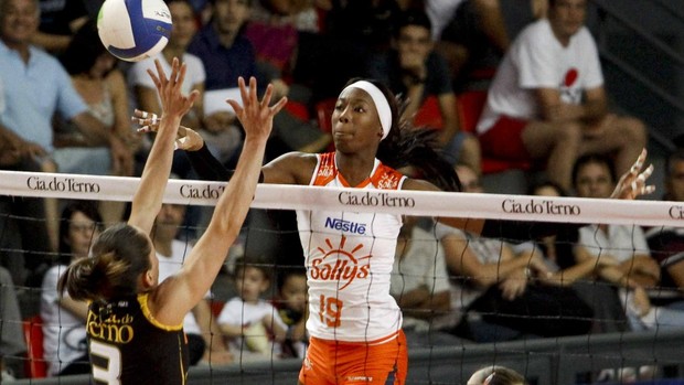 Vôlei Hooker, do Osasco, e Thais, do Mackenzie, na Superliga (Foto: Washington Alves / Vipcomm)