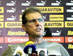 Oswaldo de Oliveira na coletiva do Botafogo (Foto: Fernando Soutello / Divulgação AGIF)