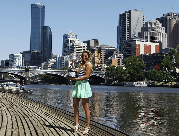 Victoria Azarenka tênis Australian Open troféu rio Yarra (Foto: Reuters)