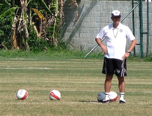 Oswaldo de Oliveira no treino do Botafogo (Foto: Thales Soares / Globoesporte.com)