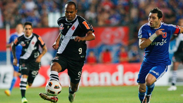 Alecsandro e Rojas, Universidad de Chile x Vasco (Foto: Reuters)