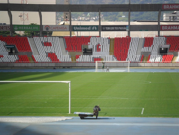 preparativos campo Engenhão (Foto: André Casado/Globoesporte.com)