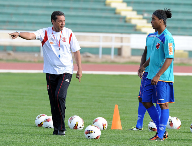 Vanderlei Luxemburgo e Ronaldinho no treino do Flamengo (Foto: Alexandre Vidal/Fla Imagem)