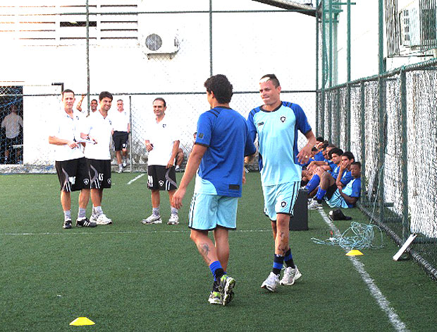 Elkeson e Fábio Ferreira no treino do Botafogo (Foto: Thales Soares / Globoesporte.com)