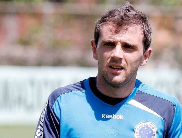 Montillo no treino do Cruzeiro (Foto: Washington Alves / VIPCOMM)