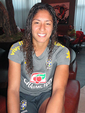 Cristiane jogadora da Seleção (Foto: Clícia Oliveira / GLOBOESPORTE.COM)