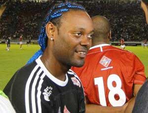 Vagner Love marcou dois gols durante evento (Foto: Larissa Santos)