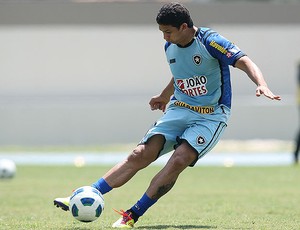 Elkeson no treino do Botafogo (Foto: Satiro Sodré / Divulgação Agif)