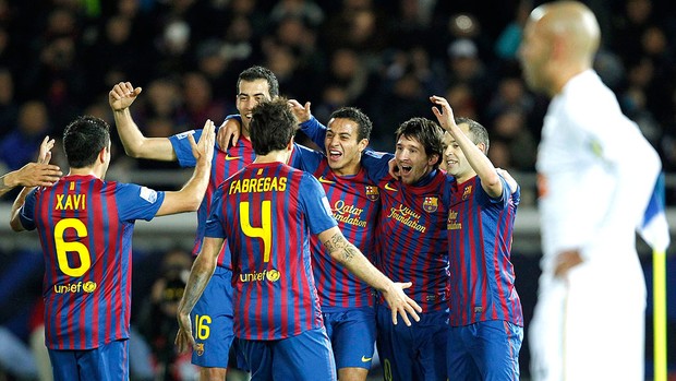 Barcelona comemora gol contra o Santos na final do Mundial (Foto: Reuters)