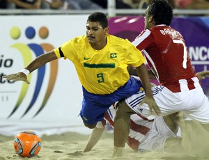 André, Brasil x Paraguai - final do Sul-Americano de futebol de areia (Foto: Divulgação / CBBS)