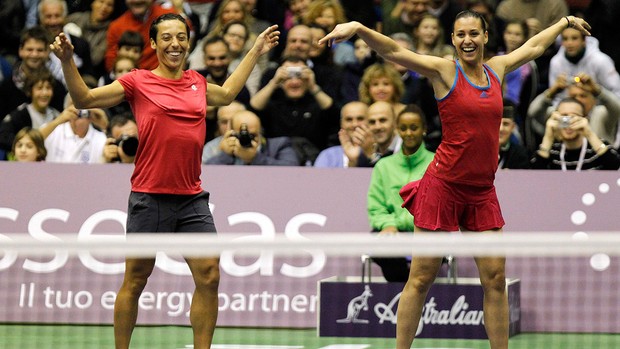 Flavia Pennetta tênis Francesca Schiavone exibição Milão  (Foto: Agência Reuters)