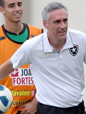 flavio tenius  botafogo (Foto: Ivo Gonzalez /Globo)