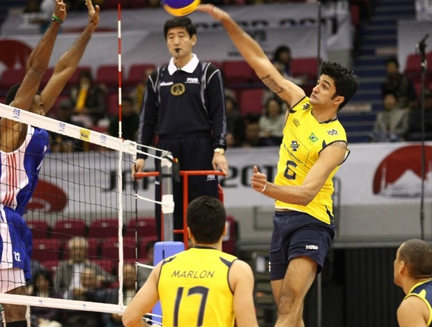 Leandro Vissotto Brasil x Cuba 2 (Foto: FIVB / Divulgação)