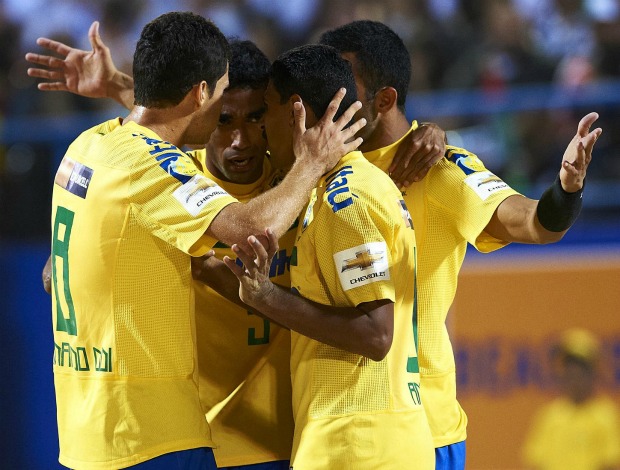 Brasil futebol de areia Emirados Árabes (Foto: Divulgação / BSWW)