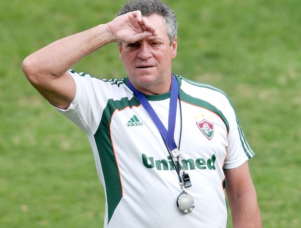 Abel Braga no treino do Fluminense (Foto: Dhavid Normando / Photocamera)