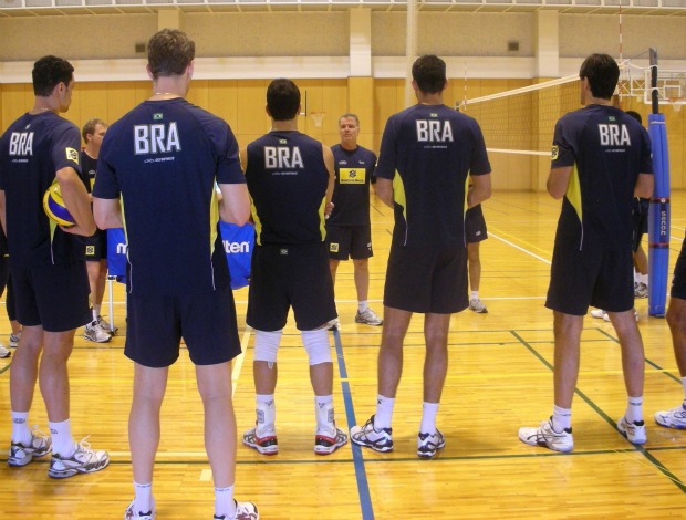 vôlei Bernardinho treina a seleção em Shimizu para a Copa do Mundo (Foto: Divulgação / CBV)