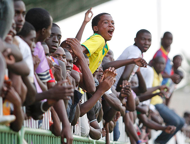 torcida no treino da Seleção para o amistoso contra o Gabão (Foto: Rafael Ribeiro / CBF)