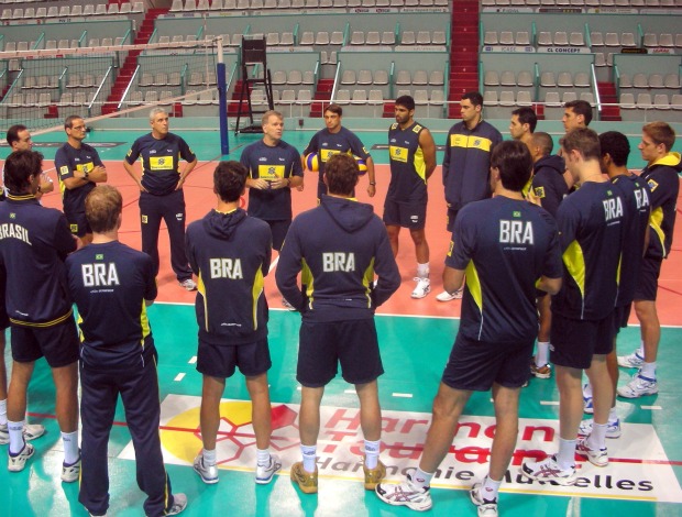 seleção masculina vôlei aclimatação frança (Foto: Divulgação / CBV)