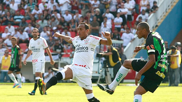 Liedson Corinthians x América-MG (Foto: Ag. Estado)