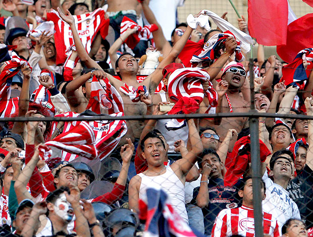 torcida do Chivas Guadalajara, do México (Foto: AP)