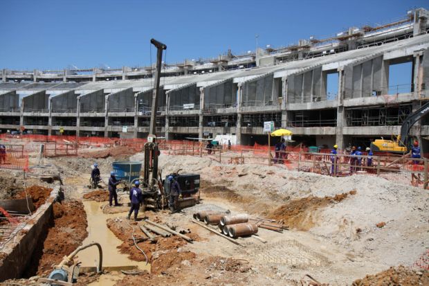 Obras no Maracanã - retirada da cobertura (Foto: Divulgação)