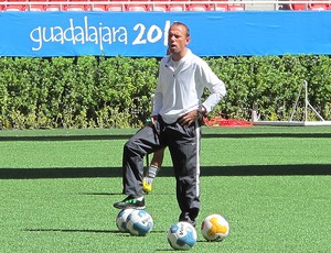 Kleiton Lima seleção feminina de futebol CBF (Foto: Gustavo Rotstein / Globoesporte.com)