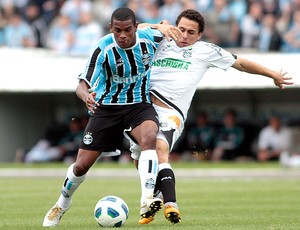 Fernando na partida do Grêmio contra o Figueirense (Foto: Ag. Estado)