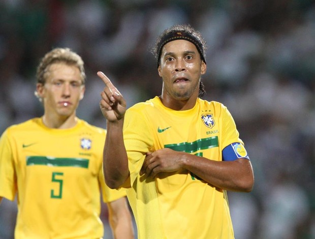 ronaldinho gaúcho brasil x méxico (Foto: Mowa Press)